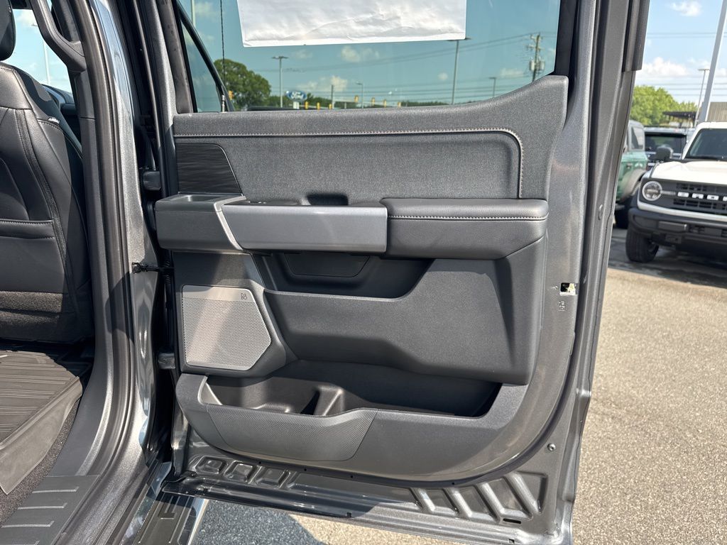 2025 Ford F-150 Lariat photo 21
