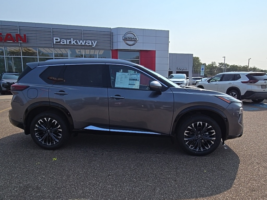 2026 Nissan Rogue Platinum photo 4