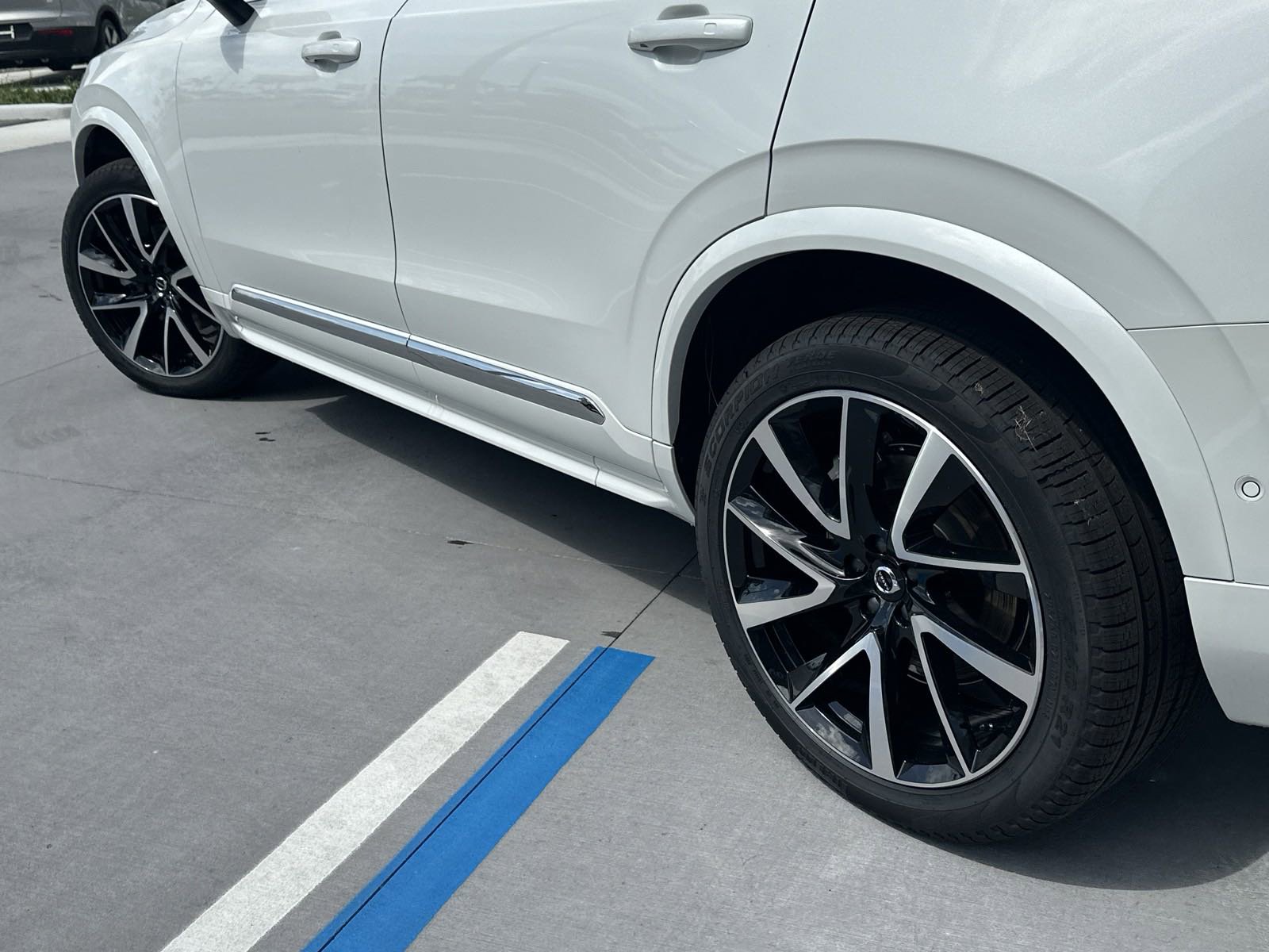 2025 Volvo XC90 Plus photo 4