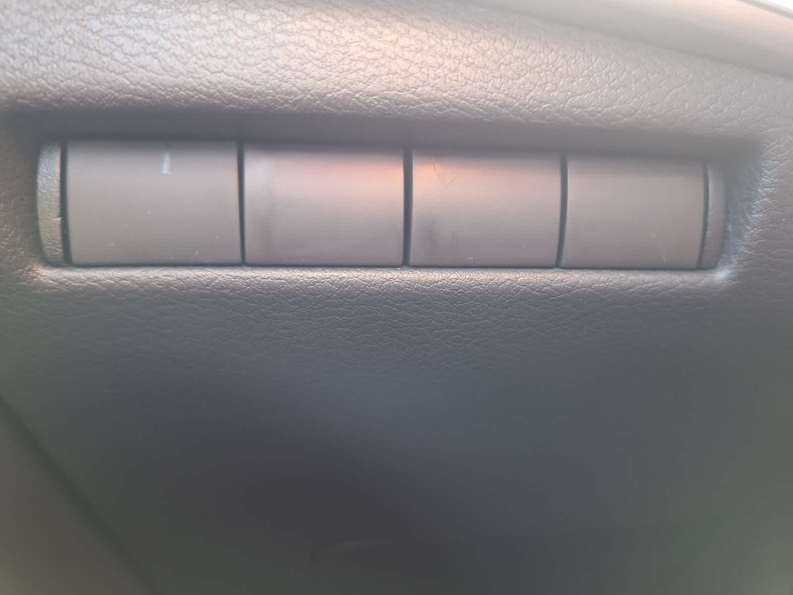 2025 Nissan Kicks SV photo 12