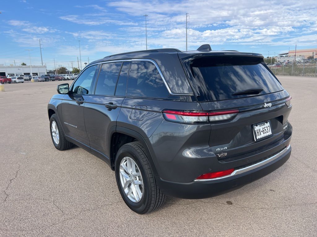 2025 Jeep Grand Cherokee Laredo X photo 4
