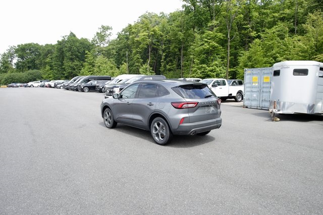 2025 Ford Escape ST-Line photo 4