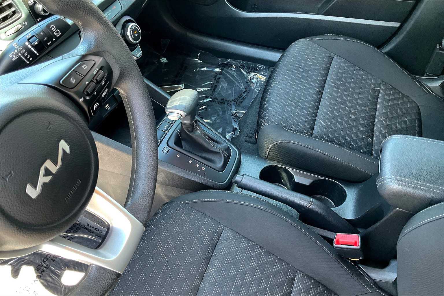2023 Kia Rio S photo 16