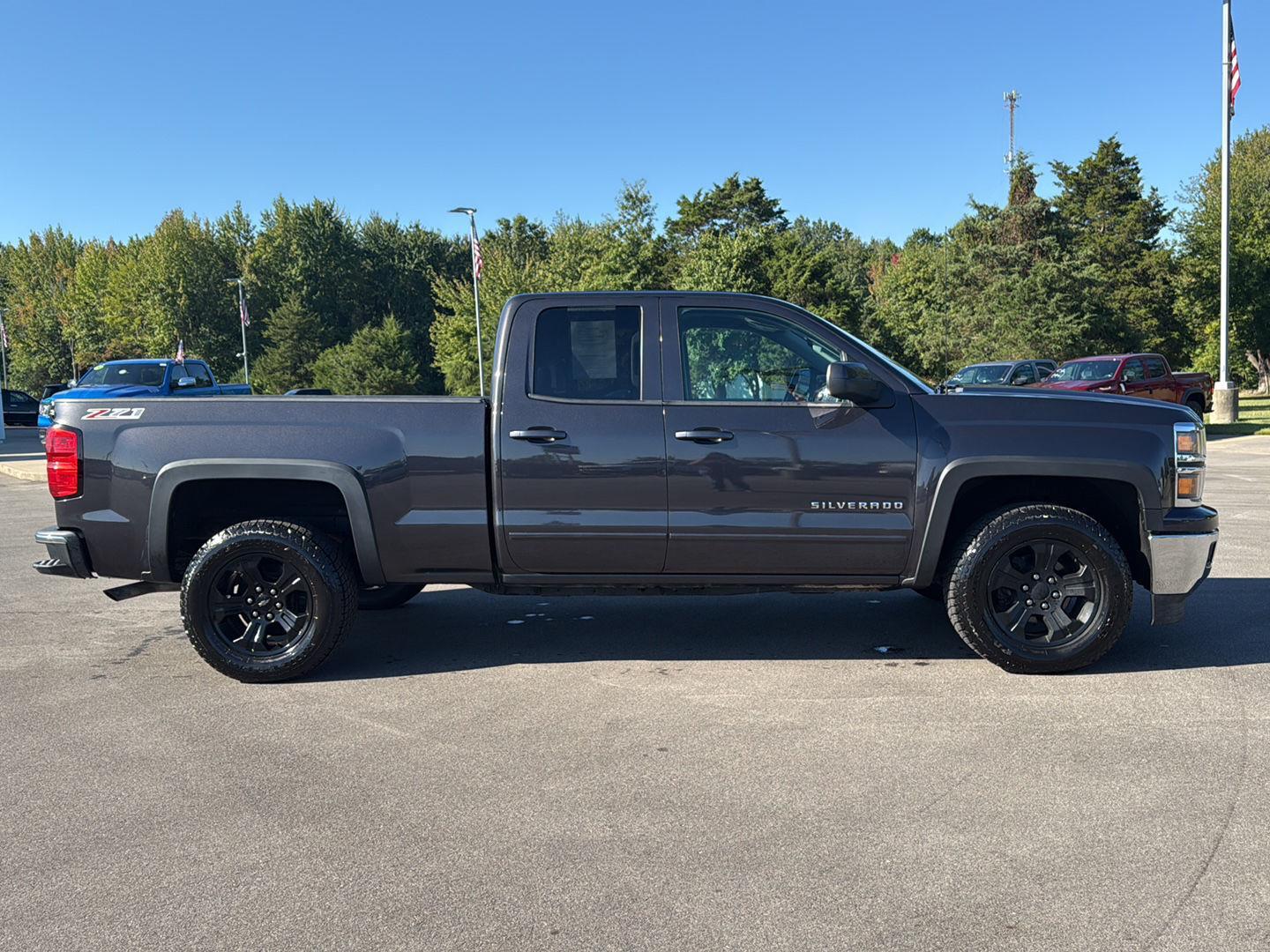 2015 Chevrolet Silverado 1500 LT photo 3