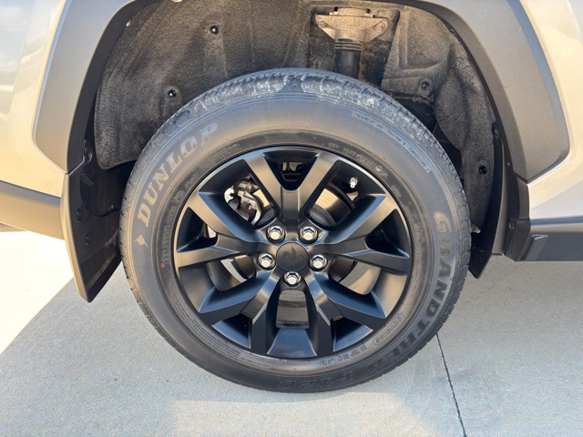 2022 Toyota RAV4 LE photo 7