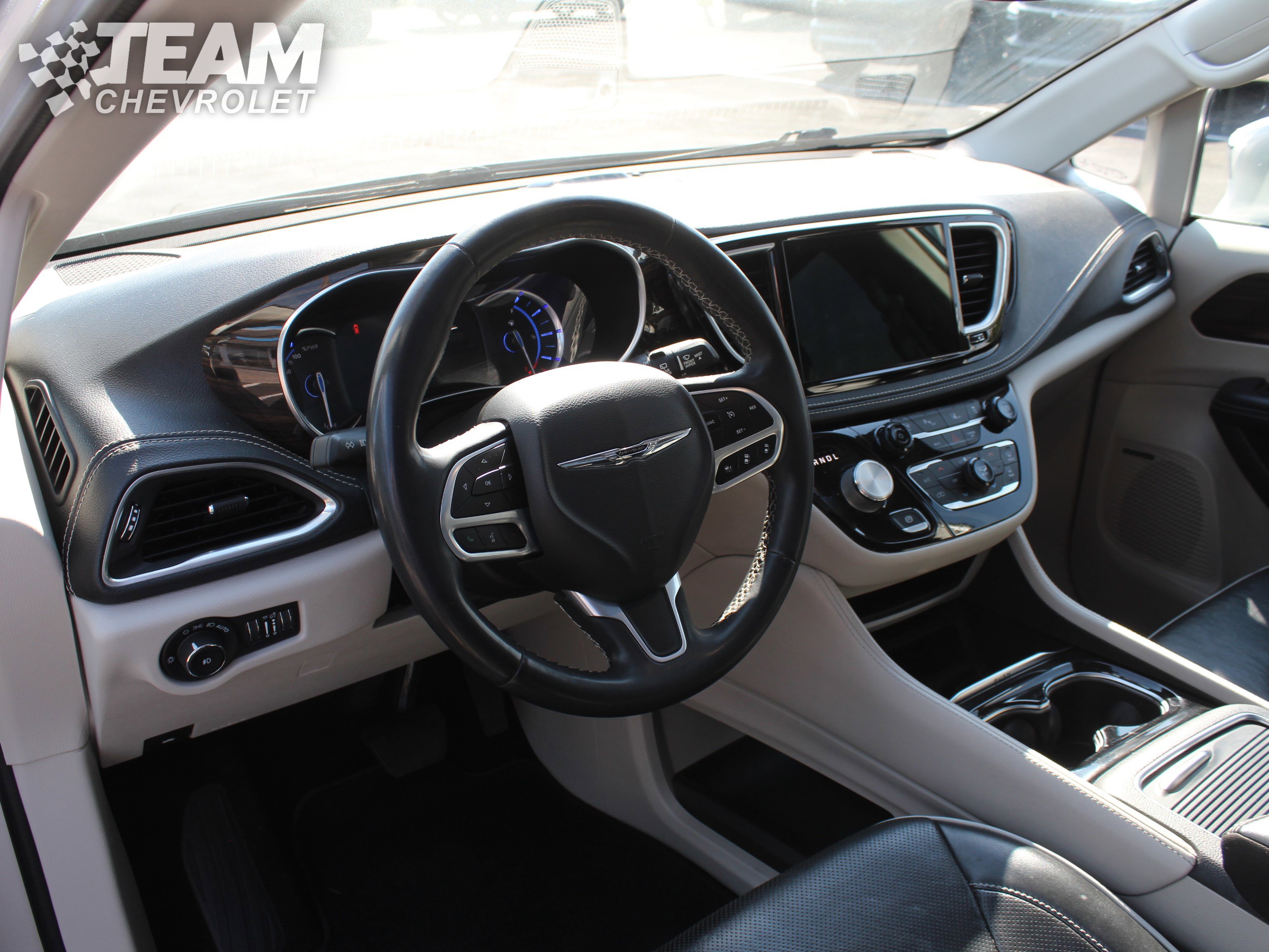 2022 Chrysler Pacifica Hybrid Limited photo 13
