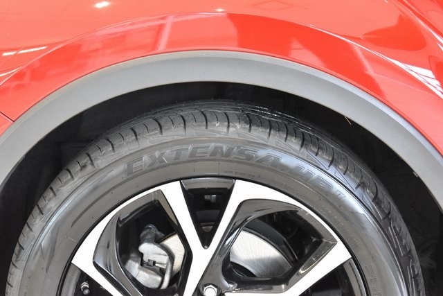 2021 Toyota C-HR XLE photo 23
