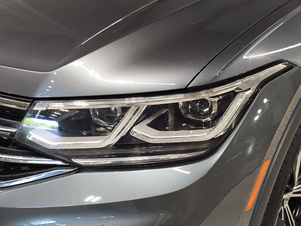 2022 Volkswagen Tiguan SEL Premium R-Line photo 12