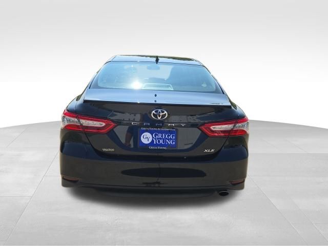 2019 Toyota Camry XLE photo 3