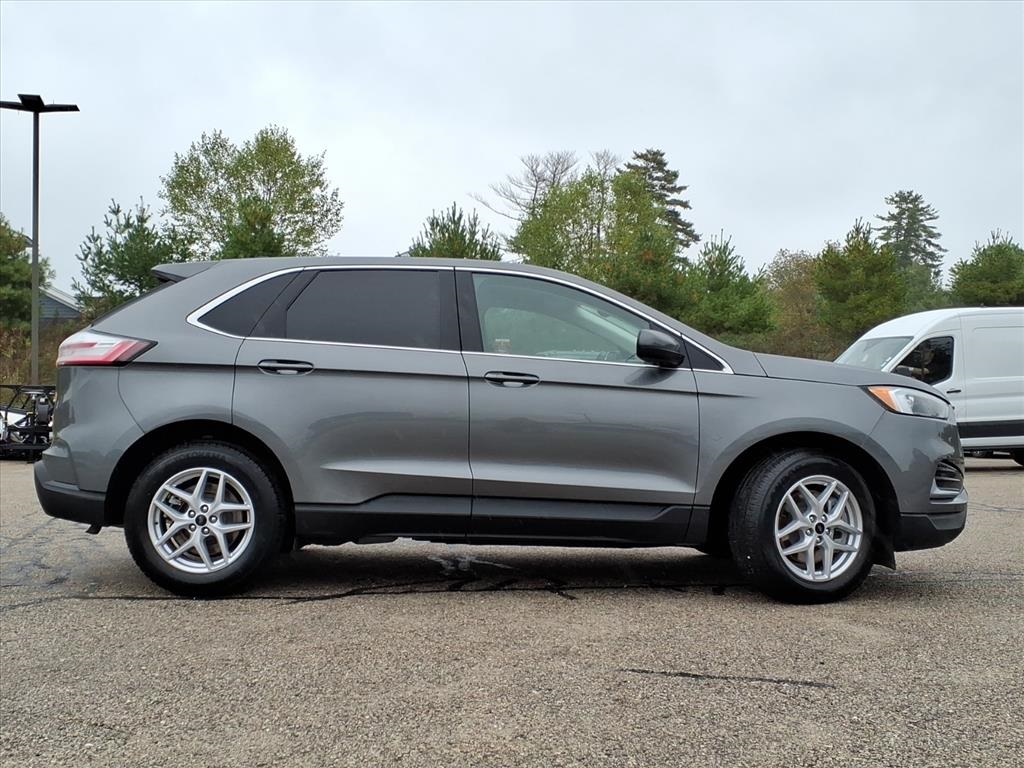 2024 Ford Edge SEL photo 2