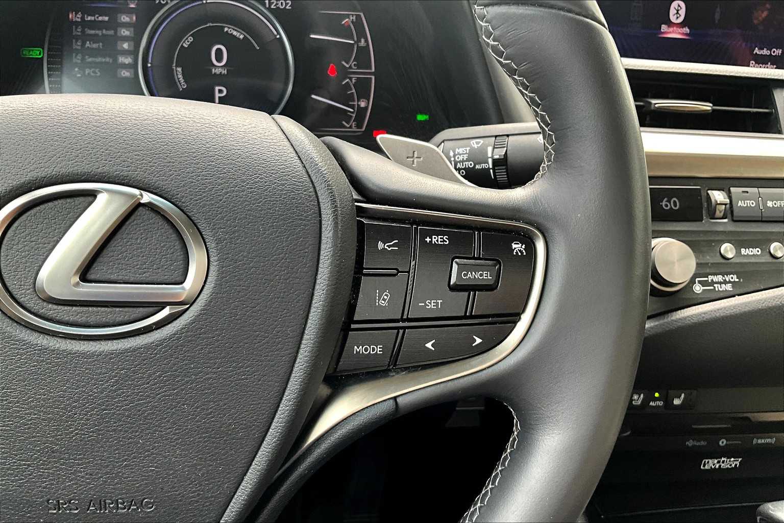 2021 Lexus ES 300h photo 22