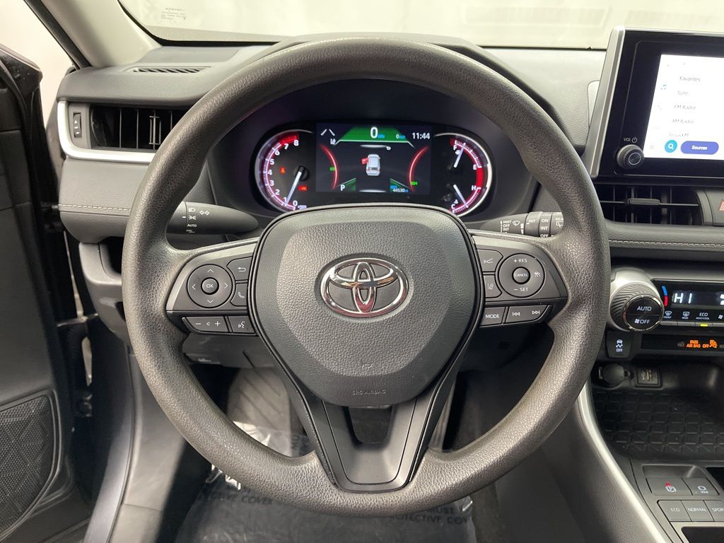 2024 Toyota RAV4 XLE photo 3