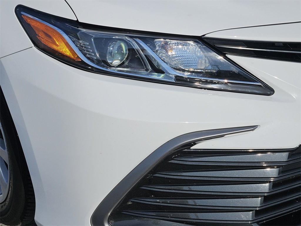 2022 Toyota Camry LE photo 5