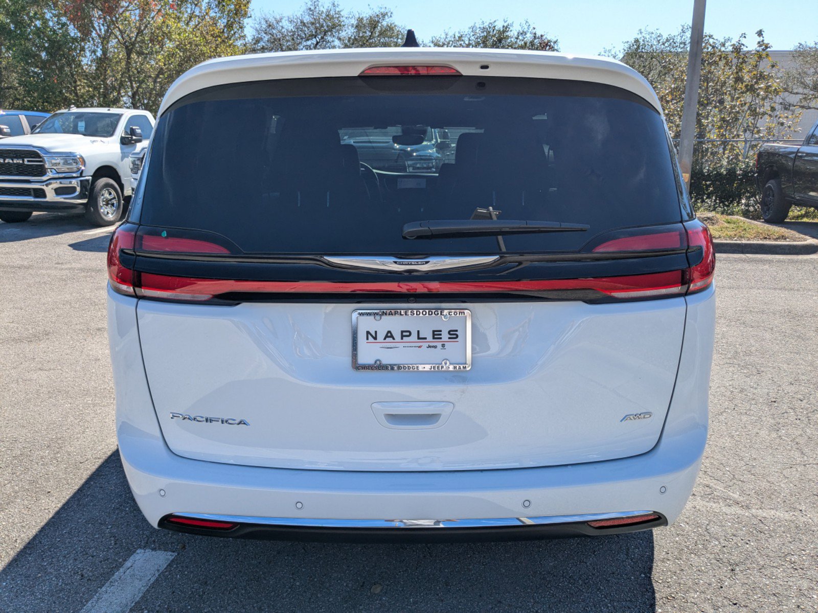 2025 Chrysler Pacifica photo 6