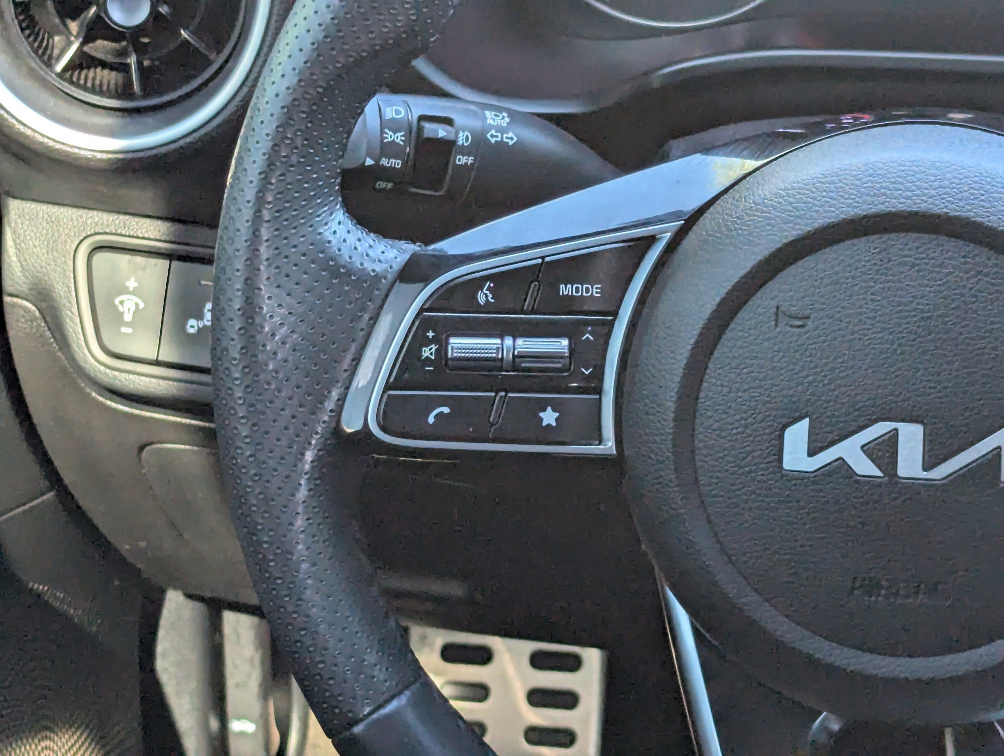 2023 Kia Forte GT-Line photo 3