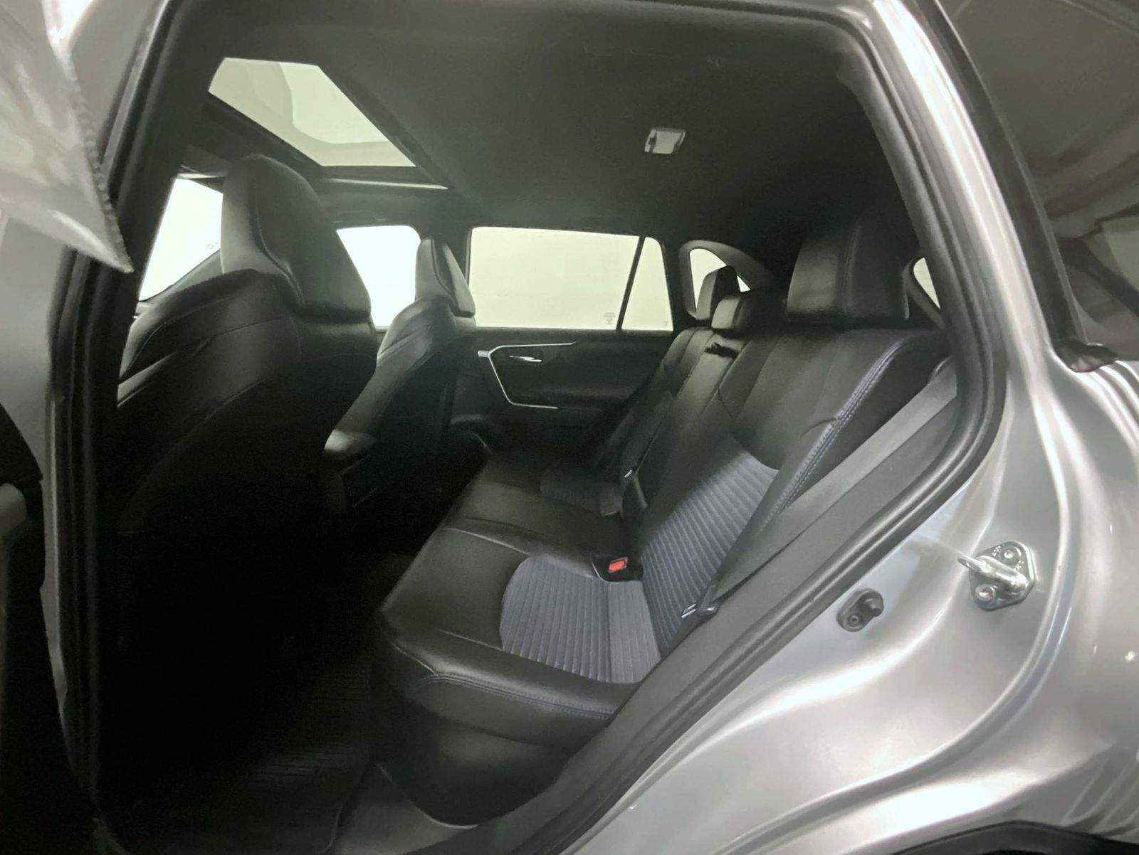 2021 Toyota RAV4 Hybrid XSE photo 19