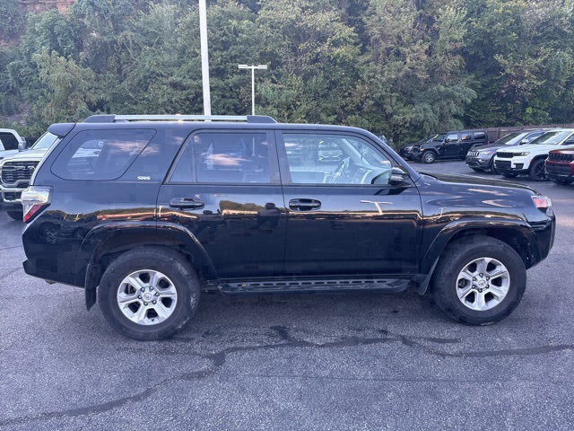 2020 Toyota 4Runner SR5 photo 3