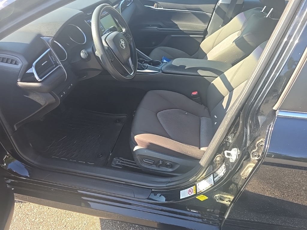 2018 Toyota Camry LE photo 12