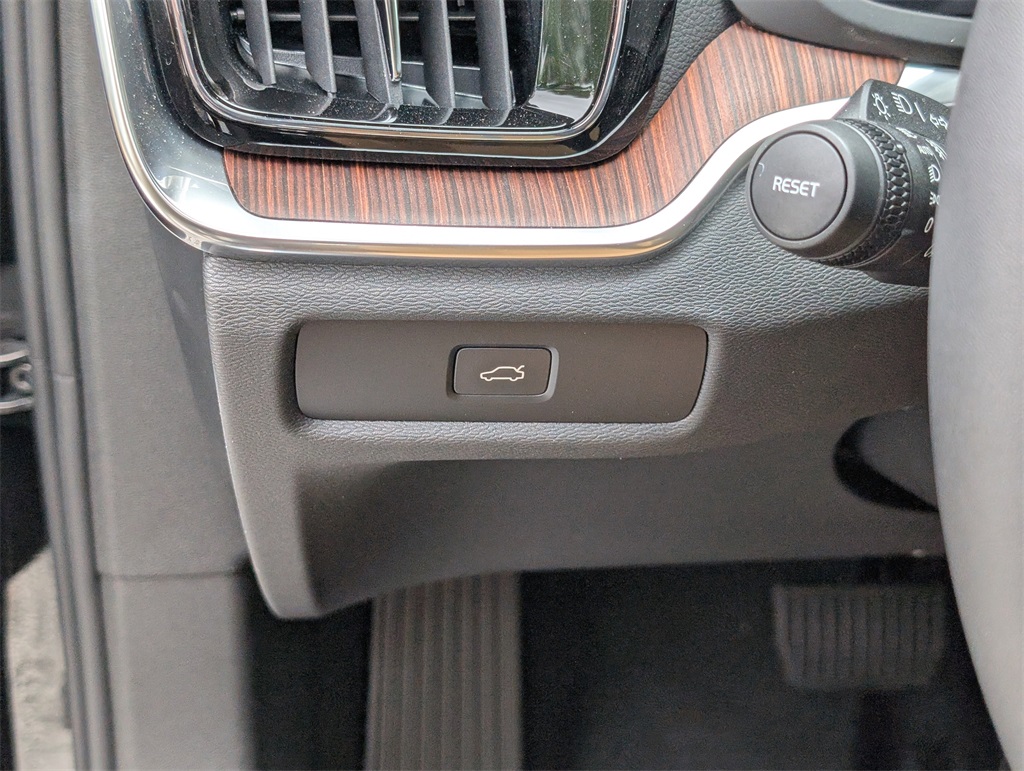 2026 Volvo V60 Cross Country B5 photo 14