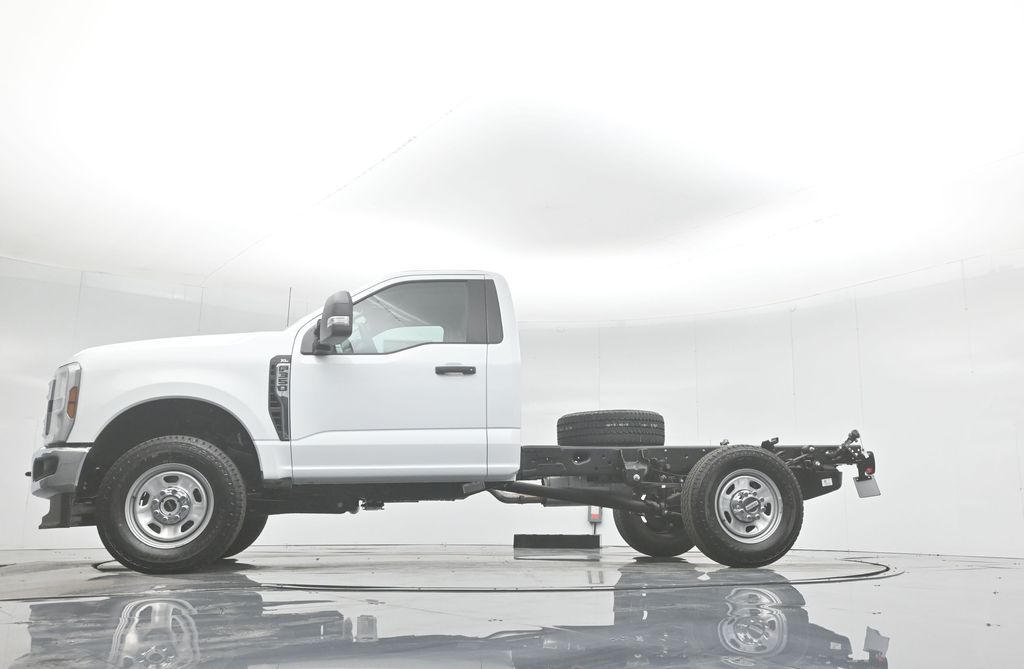 2025 Ford F-350 Super Duty XL