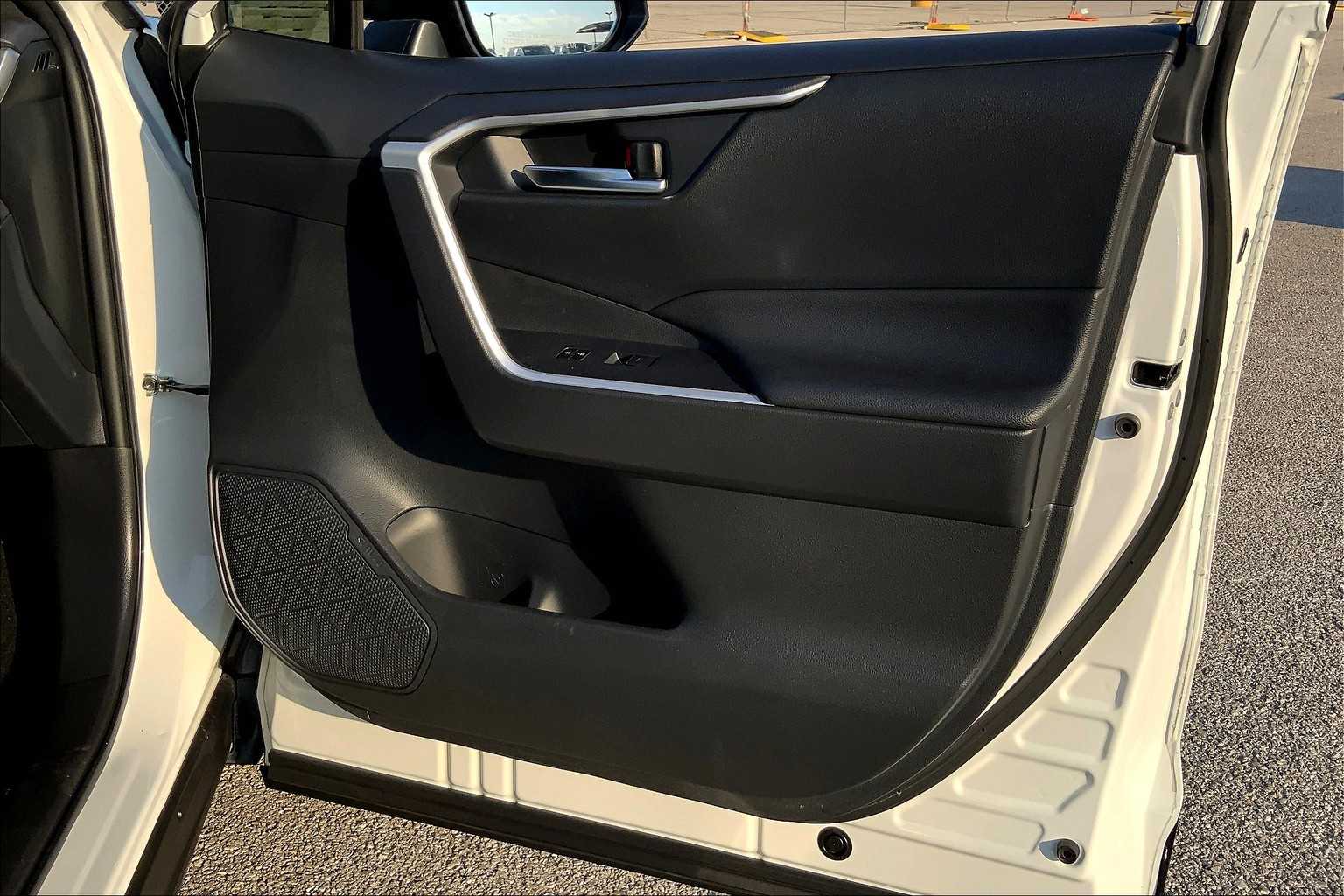 2024 Toyota RAV4 Hybrid SE photo 21