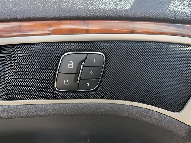 2014 Lincoln MKZ Hybrid photo 13