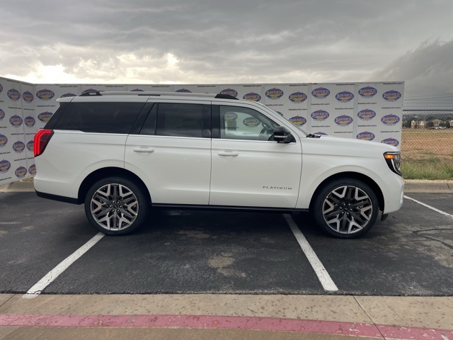 2025 Ford Expedition Platinum's photo