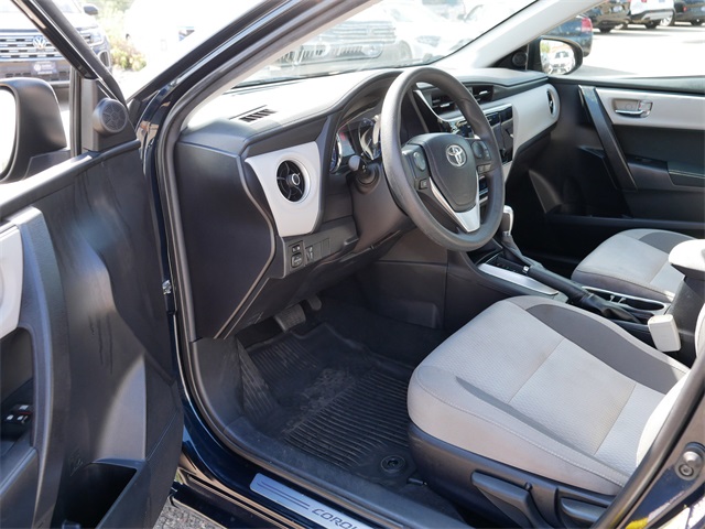 2019 Toyota Corolla LE photo 12