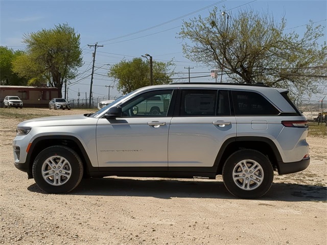 2025 Jeep Grand Cherokee Laredo photo 4