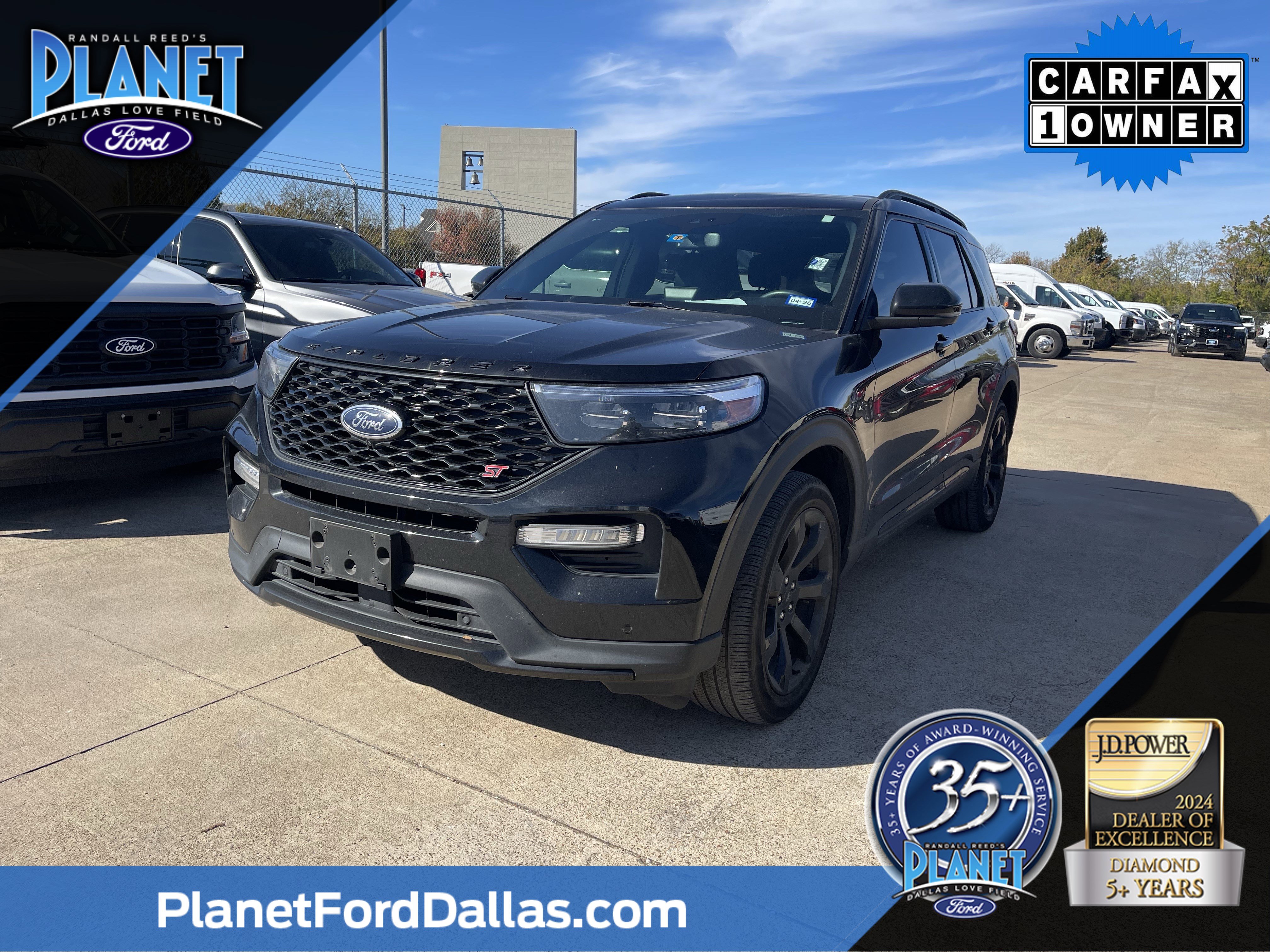 2023 Ford Explorer ST's photo