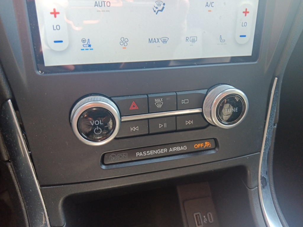 2022 Ford Edge Titanium photo 24