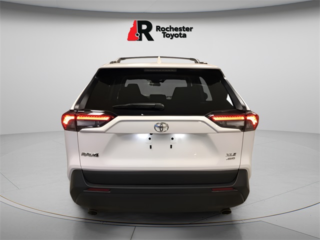 2025 Toyota RAV4 XLE photo 3