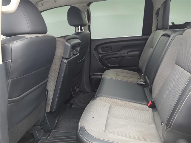 2019 Nissan Titan S Crew Cab photo 22