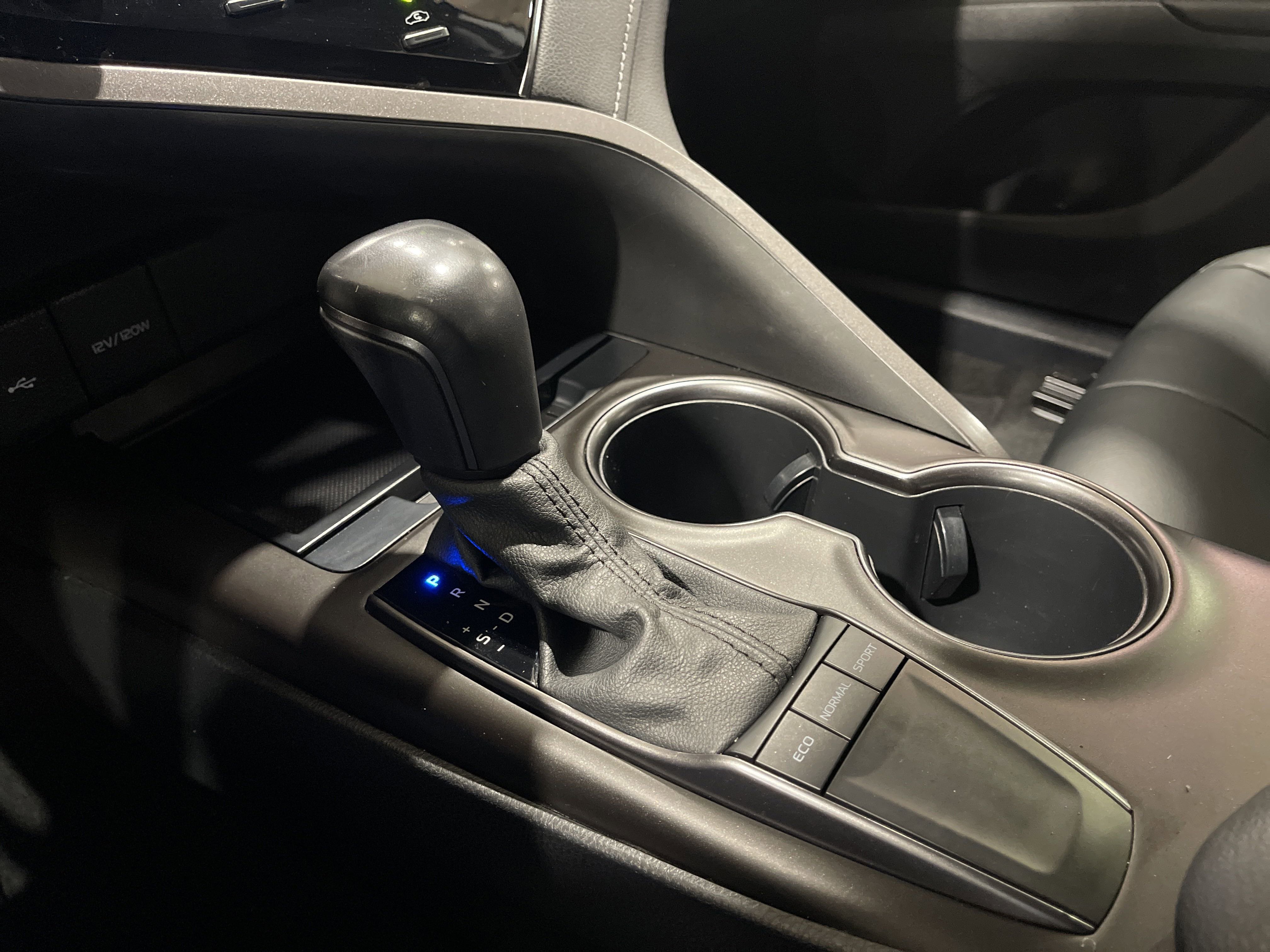 2022 Toyota Camry SE photo 22