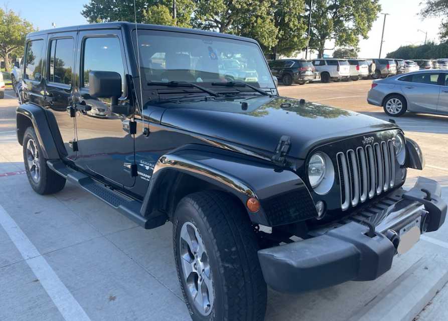 2016 Jeep Wrangler Unlimited Sahara photo 2