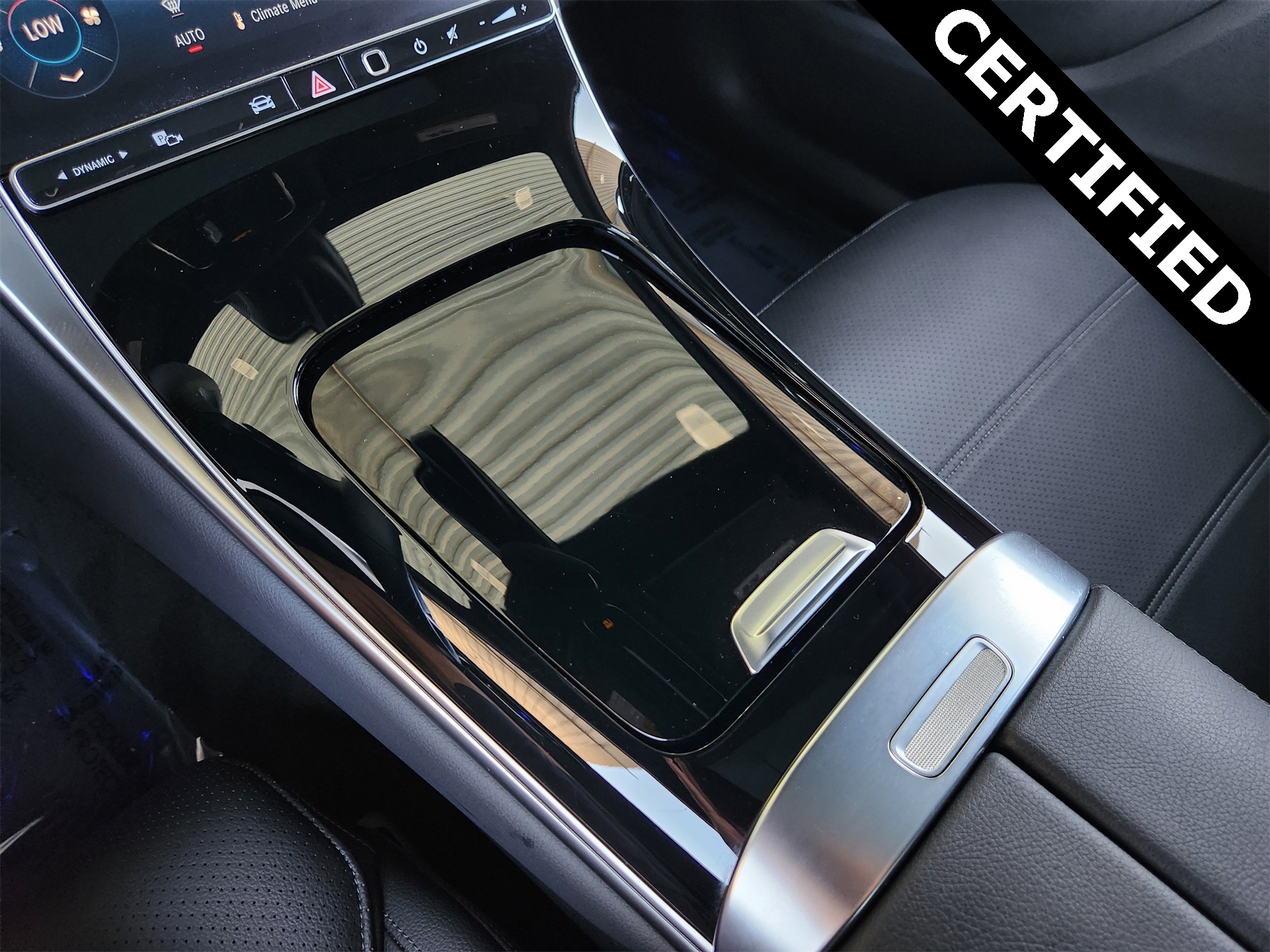 2025 Mercedes Benz GLC 300 photo 16