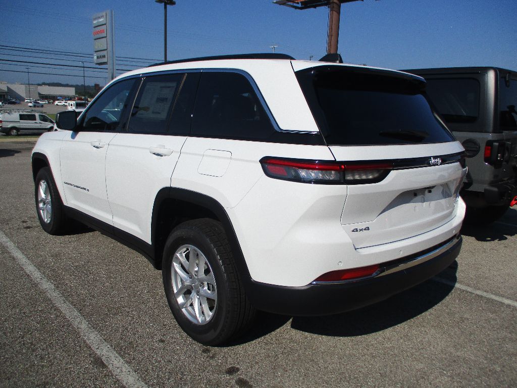 2025 Jeep Grand Cherokee Laredo X photo 17