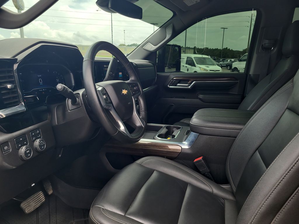2024 Chevrolet Silverado 3500HD LT photo 10