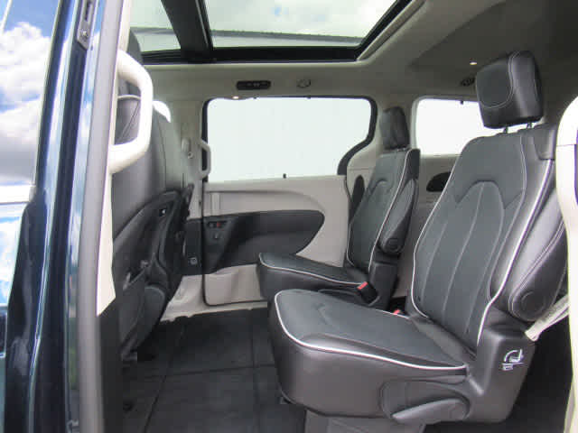 2024 Chrysler Pacifica Limited photo 4