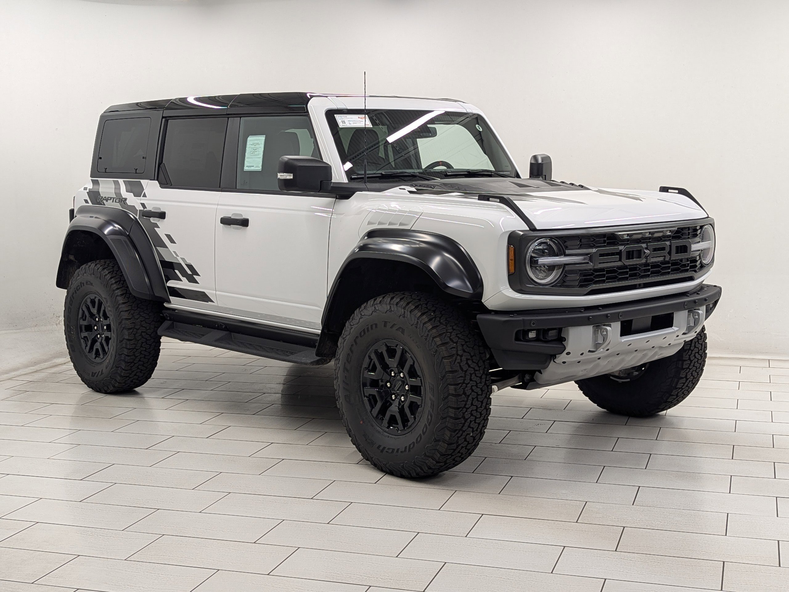 2025 Ford Bronco Raptor photo 2