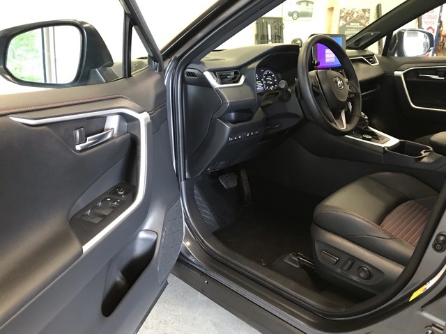 2025 Toyota RAV4 Hybrid XSE photo 10
