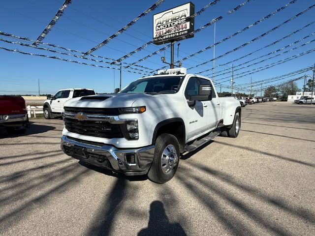 2025 Chevrolet Silverado 3500HD LT's photo