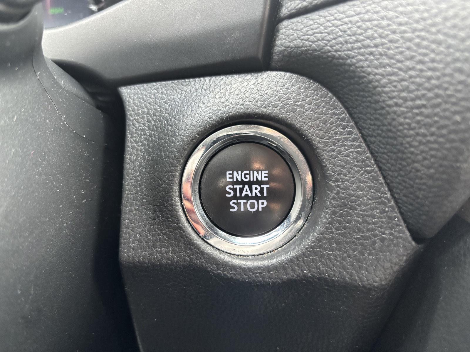 2023 Toyota RAV4 XLE photo 28