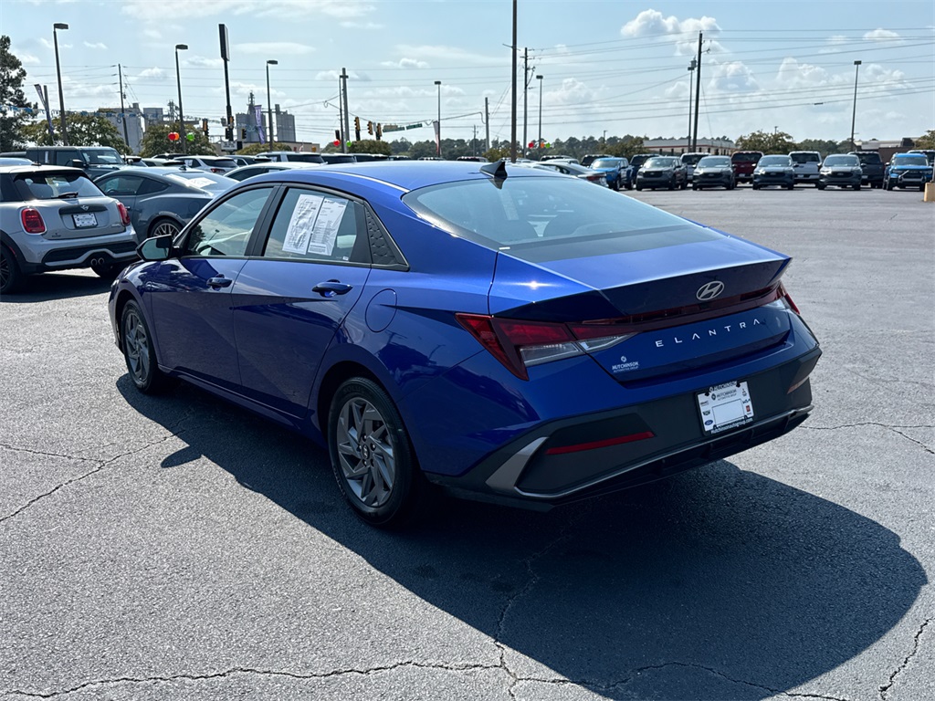 2024 Hyundai Elantra SEL photo 5
