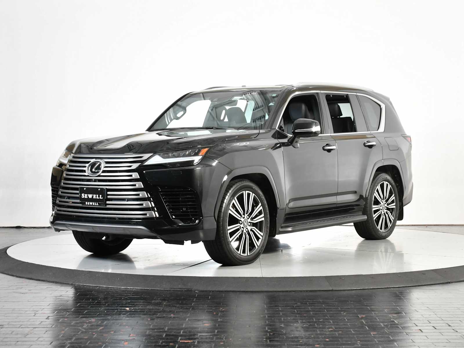2024 Lexus LX Luxury's photo
