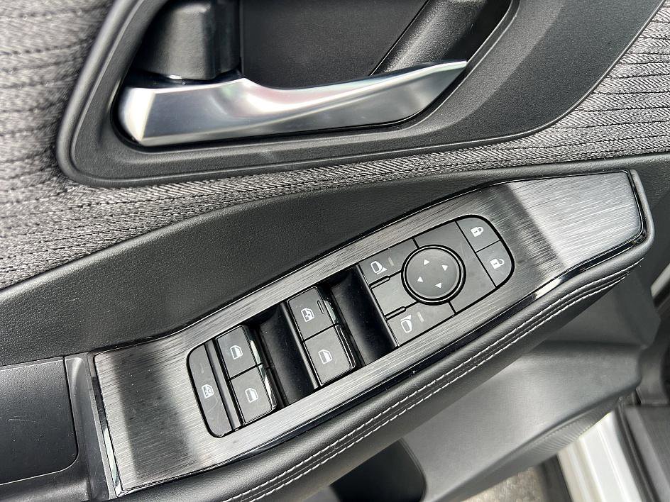 2021 Nissan Rogue SV photo 18