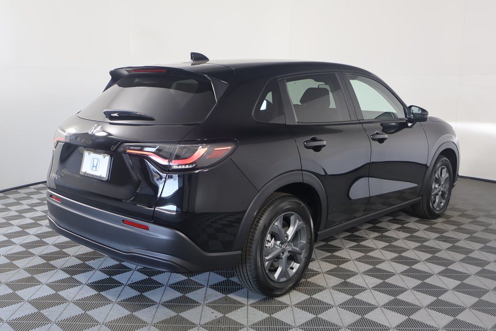 2026 Honda HR-V LX photo 2