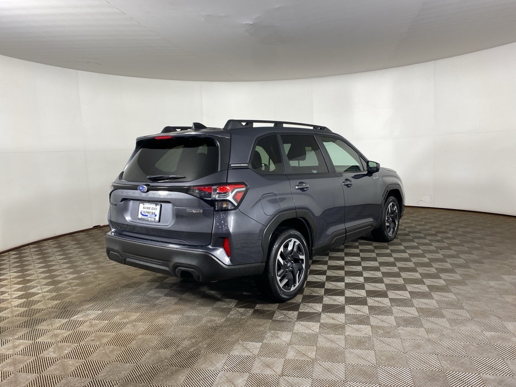 2025 Subaru Forester Premium photo 3