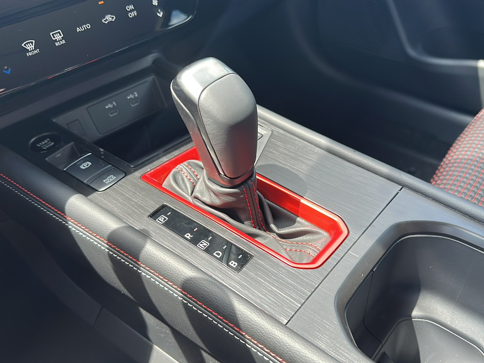 2025 Nissan Kicks SR photo 6