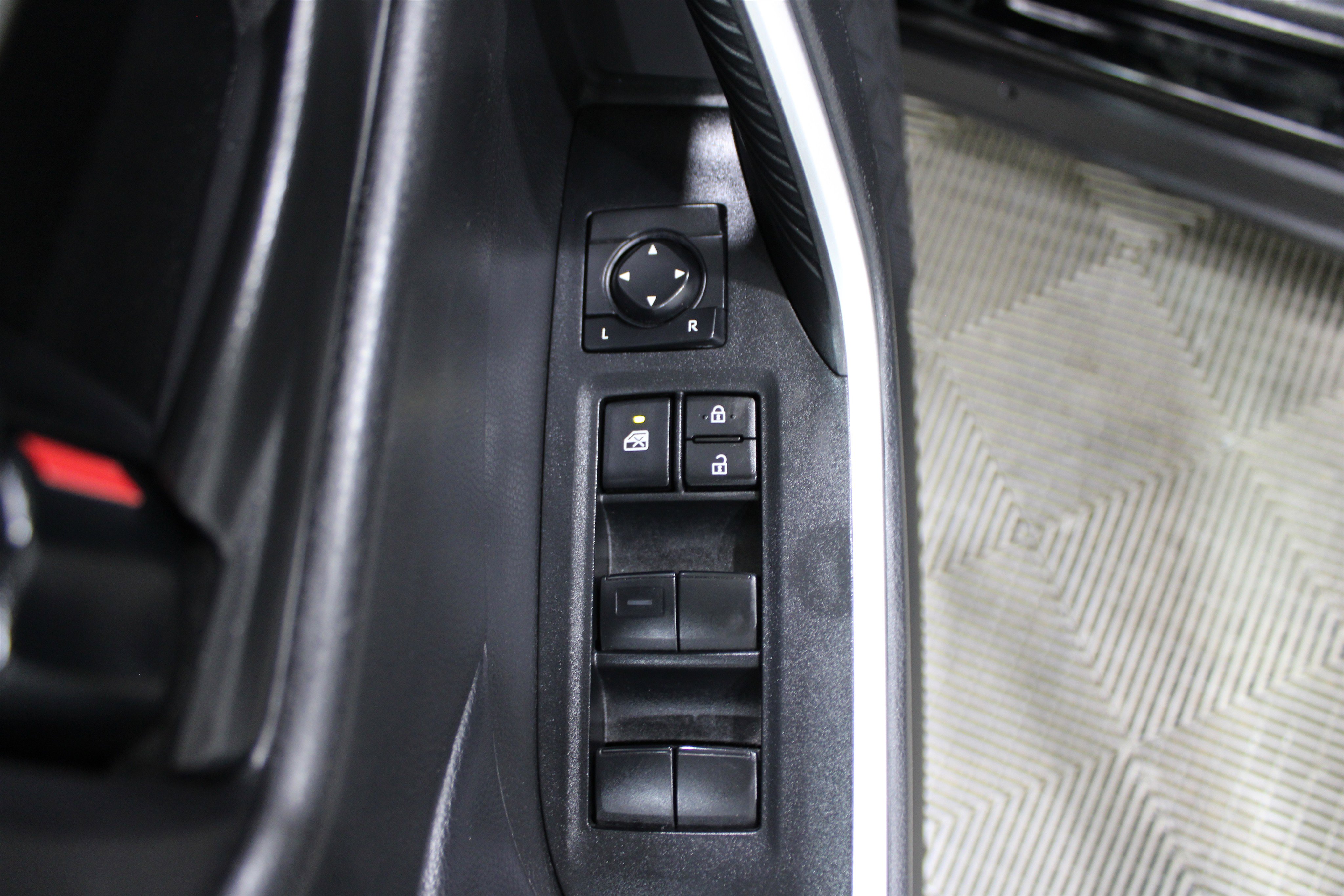 2024 Toyota RAV4 LE photo 5